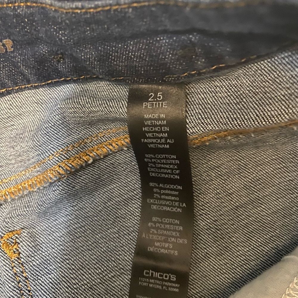 CHICOS 2.5 petite jeans - Picture 4 of 5